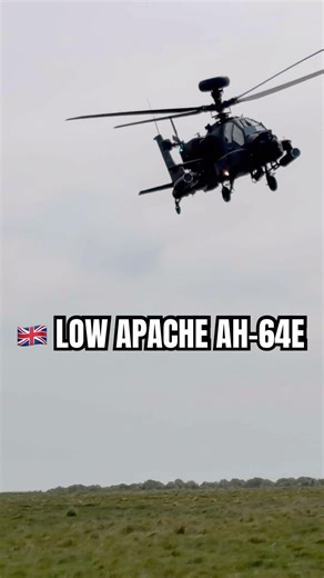 🇬🇧 Low Apache AH-64E Flyby #helicopter #military #aviation #fyp