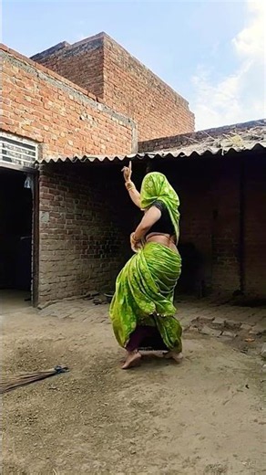 छज्जे ऊपर बोयो बाजरा 🌾#shorts #video #viralvideo #dance #viral 🌾💃