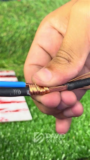 “Electrician Discovers an Incredible Wire Splicing Trick 😱⚡” #ElectricalHack #LifeHack #DIYTips