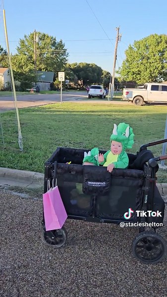 Family Halloween Costume Ideas: Dinosaur Theme Inspiration