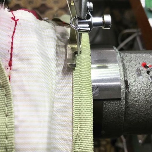 リュックサックのファスナー修理。尻止め金具で抜け止め。ミシンでしっかり再縫製。これでまだまだ使えます。#修理 #リュックサック修理 リュック修理 #中西洋服店 #お直し #ファスナー修理