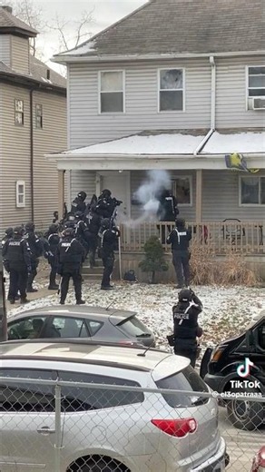 Police Raid Section 8 Crack House! #section8 #section8housing
