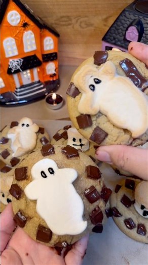 👻🍫 SPOOKY Nutella Stuffed S’more’s Cookie 🎃🍪 #baking #halloween #cooking #viralrecipe #recipe