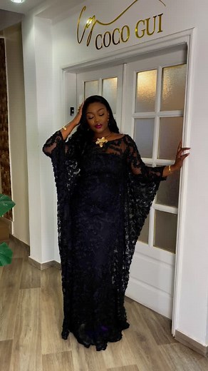 La robe noire est une pièce intemporelle, élégante et sophistiquée. Bijoux disponible au showroom #lelegancesimplebycoco #robenoire #blackdress #elegance #simplicity #neverwronginblack | Coco Gui