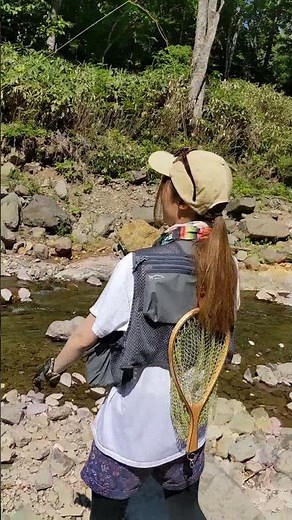 女子が渓流釣りしたら…