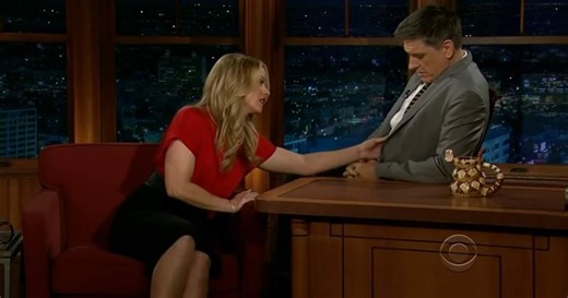 Craig Ferguson kicks out heckler after Christina Applegate’s interview takes an unexpected turn