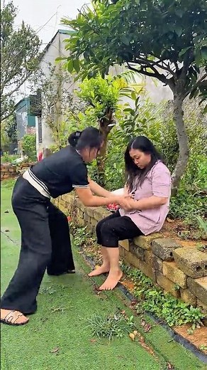 The beggar stood confused… what just happened shocked everyone 😳 #viralvideo #emotional #lifelesson