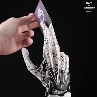 😍由麻省理工学院（MIT）校友创立的初创公司Illonic Robotics，正在利用 “三维自动化编织技术”（Automated 3D Braiding） 彻底改变机器人手的制造方式。