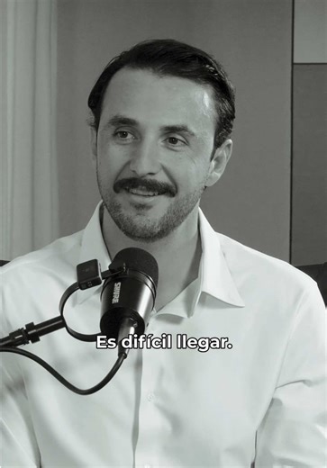 “Es difícil llegar.” JP Velasco reflexiona sobre los cinco años que tiene por delante al iniciar su gestión y el peso que implica sostener expectativas, liderazgo y resultados desde el poder. 📌 HOY – 19:00 HRS por YouTube. Canal: En La Mira con Cecilia Bellido. ¿Qué debería demostrar una autoridad en sus primeros meses de gestión? #EnLaMiraConCeciliaBellido #JPVelasco #SantaCruz #GobernaciónSCZ #PolíticaCruceña