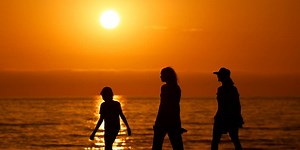 Unrelenting heat to keep US sweating during final month of summer