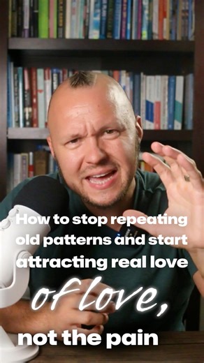 ❤️ How to stop repeating old patterns - and start attracting real love. 💚 Danielle LaPorte was right when she said, "Be the presence of love, not the pain of your past." ❤️‍🩹 When we act out old patterns that we know don't work, we get the same old results that we know we don't want. 🙏 When we choose new patterns that are aligned with who we want to become, we work towards the results of our dreams. 💗 Making that shift every day is what causes your dream person to show up. #PersonalGrowth #S