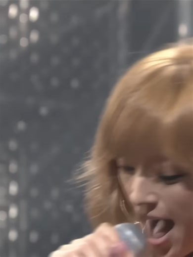 浜崎あゆみの「Greatful days」ライブパフォーマンス