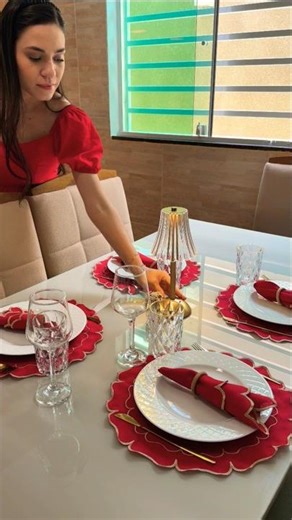 This table setting looks absolutely beautiful! #tablesetting #lunch #housewife