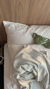 EMMA TOPP | new airplane routine just dropped ✈️駱 #travel #airplane #skincare #travelskincare #travelgirldiary | Instagram