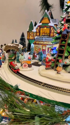 Brightly lit houses, a spinning Ferris wheel, and a charming train set – all wrapped into one dazzling Christmas tree! Bring the carnival joy to your holiday decor this season. ✨🚂 #FerrisWheelTree #HolidayMagic #ChristmasVibes | Myra Morton