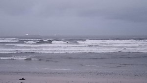 Saturday Surf Report A wet and windy around the coast with a breezy NW wind 10-38kmh and some choppy 3-5ft surf pushing later. Table view mod choppy 4ft a few peaks early. Big Bay mod choppy washy 4ft. Derdes and surrounds washy messy 4-5ft. A breezy morning with a few peaks going windy midday. Check false bay area, muizies, a few spots in the south, west coast, table view. Some gusty NW for the winders around lunchtime. Water temperature still pleasant at 16.2 Deg Low 07h00 High 13h10 Get out t
