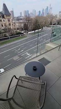 I almost go trapped on the roof. Frankfurt's new, beautiful) hotel - Kennedy 89