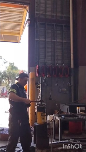 Removing Seized Pins from Hydraulic Cylinders