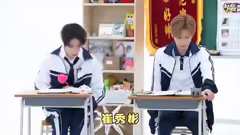 [🐧 chooses 🧸 to use the words]🧸: choi soobin, your nose is short, your ears are long, beard is thick/rough, arms are short, hands and feet are big, butt is big, waist is long , back(?) is long, jaw is short🐈‍⬛: so the real language genius is here🐧: what a language genius