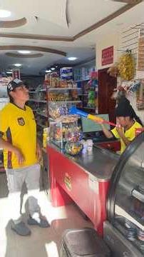 The most intense salesman in ECUADOR! 🇪🇨 ⚽🔥 #humor #comedy