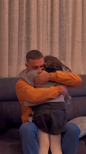 @yelizce1vlog on Instagram: "•Sana sarılınca içimde ki çocuk 🤍"