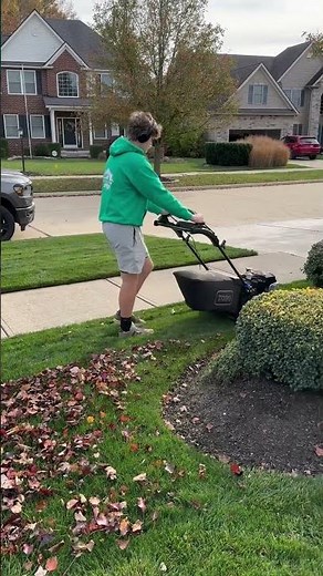 🍂 Turning fall’s mess into perfection with the Toro SmartStow Super Recycler! ‪@toro‬