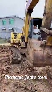 Excavator's track chain installation #mechanic #mechanicjack #excavator #trackchain #installation | Mechanic Jack's team