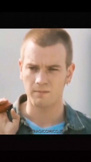 Trainspotting non è stato solo un romanzo e un film cult di fine anni '90, ma rappresenta l'affresco più limpido, sincero e realistico di un'intera generazione, con tutto il suo carico sociologico ed economico, anticipando in modo inquietante gli anni Duemila e le varie "dipendenze". #trainspotting #film | TRAGICOMICO.IT
