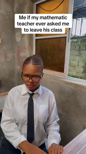Me wey Dey find way to leave😂 | teacher