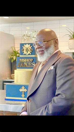 An honor and a privilege. Happy Birthday Bishop TD Jakes!!! #TOGODBETHEGLORY #TDJAKES #BIRTHDAYCAKE #HAPPYBIRTHDAY #CAKEDADDY | Designs By Cake Daddy LLC