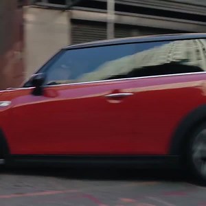 32K views · 219 reactions | Avec son design urbain emblématique et sa maniabilité ultra agile, la MINI 3 portes prends les virages aussi vite qu'elle fait tourner les têtes. # MINI3door | MINI | Facebook