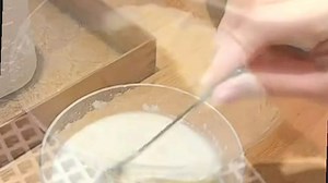 迷你全自动咖啡机，小巧省空间，一键萃取香醇咖啡，操作便捷，释放双手，轻松享受每日咖啡时光。