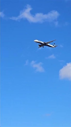 Azul's Embraer E195-E2 arriving in Brasilia ✈️ #E195E2 #AzulLinhasAereas #BrasiliaAirport