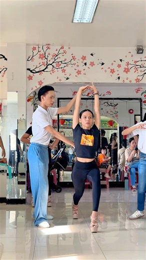 Every step in modeling is a step toward understanding yourself and your unique beauty. Learning the craft empowers us to tell captivating stories through our expressions. So step up, shine bright, and don't forget: 𝑬𝑽𝑬𝑹𝒀 𝑸𝑼𝑬𝑬𝑵 𝑺𝑻𝑨𝑹𝑻𝑺 𝑨𝑺 𝑨 𝑺𝑻𝑼𝑫𝑬𝑵𝑻 #ModelingDreams #Empowerment #YourStory #Inspiration | Star Elite Models Academy