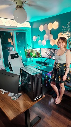Cam & Petra McGee on Instagram: "How much did you spend on your PC Build?💰 We built a brand new fully equipped PC using the @antec Performance 1 FT Case and love the finished result! This full tower E-ATX case is highly compatible and has a lot of awesome features. It includes a CPU / GPU temperature display on the front top screen, which pairs great with the Antec iUnity hardware monitoring tool. Among the many included ports is a handy USB-C (10GBPS) port. The 4MM tempered glass side p