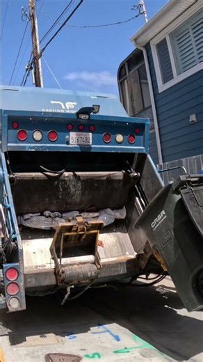 Bin falls in #trending #pixelatedkid #garbagetruck