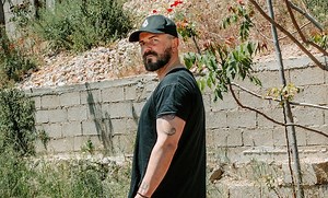 Μιχάλης Δέλτα: "Δεν μπορώ να αλλάξω τον κόσμο, αλλά ευτυχώς έχω βρει τρόπους για να τον αντέχω"