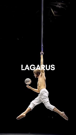 LAGARUS on Instagram: "Anton Mikheev, Rusya doğumlu bir aerialist (hava akrobatı). Özellikle aerial rope / straps disiplininde, tek elle havada kontrol ve güç gerektiren ileri seviye akrobatik hareketleriyle tanınıyor. Sirk sanatının modern yüzünü temsil eden performansları; güç, denge ve teknik ustalığı bir araya getiriyor. 🎥: @antonmikheev__"