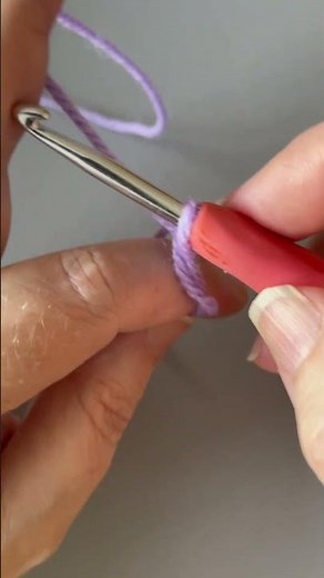 Magic Loop. How to make a magic loop. Crochet for beginners. Craft tips here.