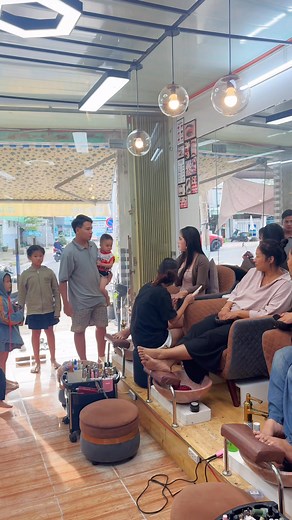 2M views · 10K reactions | Vì anh thương, nên anh CƯNG. Chứ không để, em sinh HƯ...! #ganhlaytv | Gánh Lầy Tv | Facebook