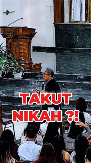 Elissa on Instagram: "Hidup lu tuh elu yang ngatur! Bukan orang tua kamu 💡✌🏻😉 Kadang pengalaman perkawinan dari orang yang kita kasihi membuat kita ragu melangkah ke dalam pernikahan. Tak heran jika kita takut mengalami luka yang sama. Namun ingat, kebahagiaan kita tetap berada dalam tangan kita sendiri. Menikah adalah keputusan pribadi, dan kita memiliki kesempatan untuk membangun rumah tangga sesuai impian kita. Tinggal apakah kita mau melangkah dan berusaha mewujudkannya. Perjalanan ini te