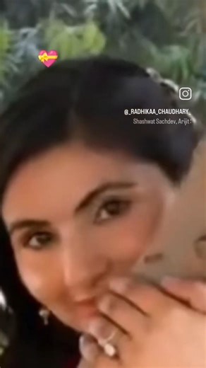 chori se mujhko hi takta hua😘😍