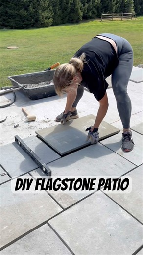 How to lay a flagstone patio #diy #patio #construction #mason #design #homeimprovement #homedesign