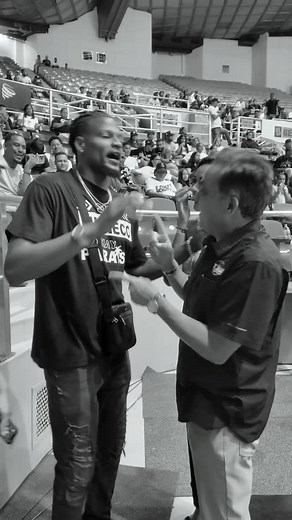 📹 El Muñeco no se detiene 😭🔥 Ahora entrevistó nada más y nada menos que al presidente de la LNB… ¡y le dijo que él es el Adam Silver de RD! 🤣🇩🇴 Sigan a este hombre que no tiene filtro ni miedo 🎤😂 #LNB #MuñecoTime #BaloncestoDominicano #AdamSilverRD 🏀💥 | Focus Basket