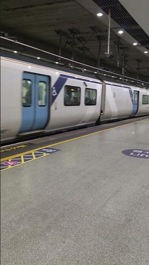 Thameslink Class 700037 Departing London St Pancras International