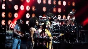 Dave Matthews Band Reunites With Lovely Ladies In Mansfield