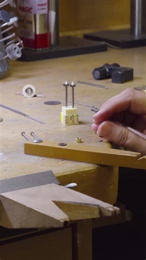 This is your sign to level up your stone setting skills 👀 Bezel settings are known for their clean look and secure fit but mastering the technique takes practice. If you’re interested in learning more about stone setting styles like this, our trainings can help you sharpen your skills at the bench.