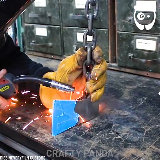 Turning rusty chain into an axe Partner: DiesInEveryFilm Customs IG: https://www.instagram.com/diesineveryfilm/ FB: https://www.facebook.com/Diesineveryfilm YT: https://www.youtube.com/channel/UCJFLSBWL0djrsOrtpTuNIsw | Bored Panda Art