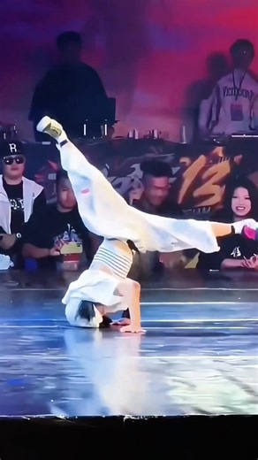 這小孩的實力太震撼了！🤸‍♀️ 頂級 B-girl 技巧展現 | Incredible B-girl Skills #Shorts
