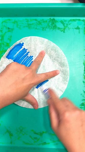 Snowflake ❄️ coffee filter crafts using washable markers!! Let them dry after they are wet and fold into snowflakes to cut! #crafts #wintercrafts #snowflakecrafts #diycrafts | mumbee_hive